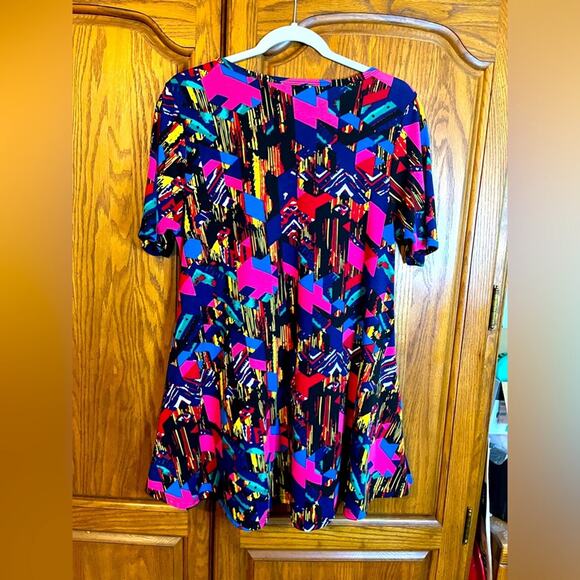 Lula Roe brightly colored Abstract Print Tunic Size Medium - Picture 2 of 3